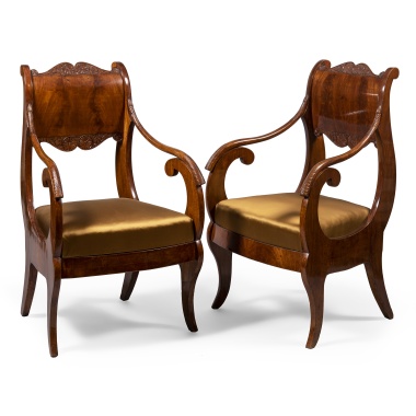 Парные кресла с волнообразными спинками в стиле ампир
