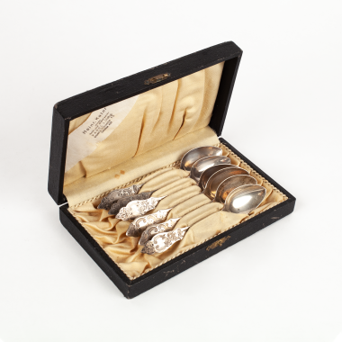 Набор из шести кофейных ложек в футляре