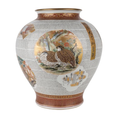 Ваза Кутани с изображением птиц и микрокаллиграфией