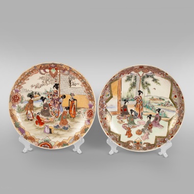 Парные настенные тарелки в стиле Старый Кутани с сюжетными композициями