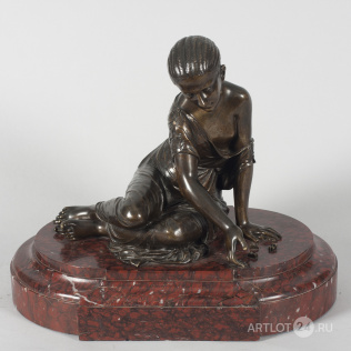 Скульптура кабинетная «Девушка, играющая в кости»