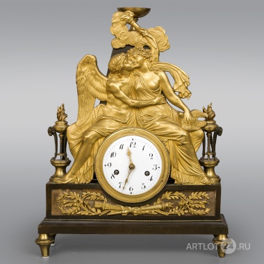 Каминные часы с рельефными фигурами Амура и Психеи