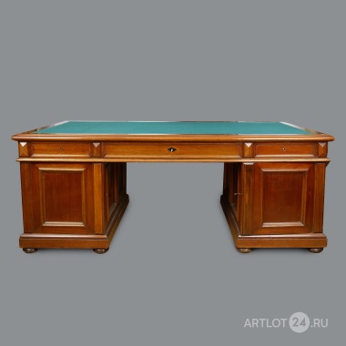 Русский письменный стол