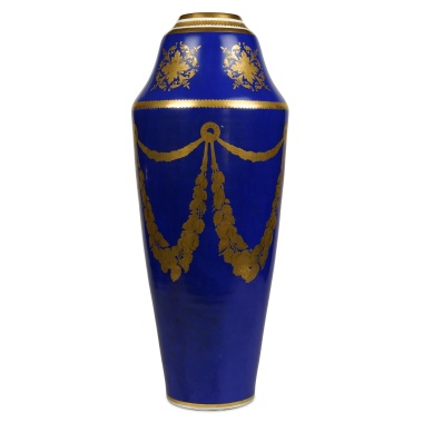 Ваза Императорского фарфорового завода синего крытья с золотым орнаментом