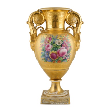 Ваза-амфора завода Батенина с изображением цветочного букета