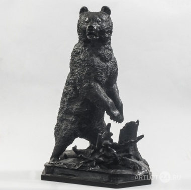 "Медведь у пня"