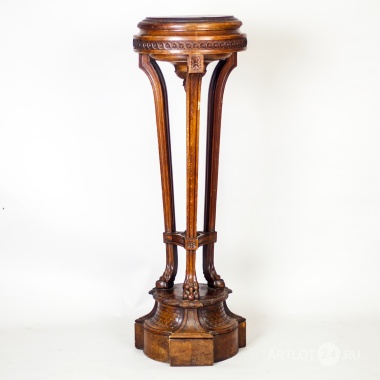 Консоль-треножник на львиных лапах