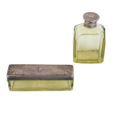 Сет из двух парфюмерных флаконов уранового стекла мастерской Ф. Руча