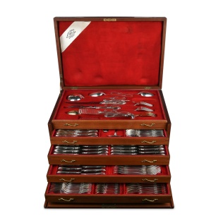 Набор столовых приборов в стиле Людовика XVI в родном футляре