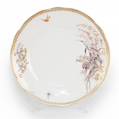 Декоративная тарелка с растительным орнаментом товарищества М.С. Кузнецова