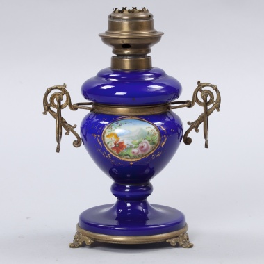 Керосиновая лампа со стеклянным туловом