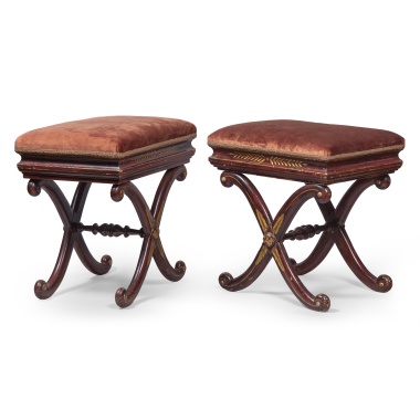 Парные банкетки с орнаментальным декором