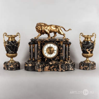 Каминные часы «Лев» и две декоративные вазы