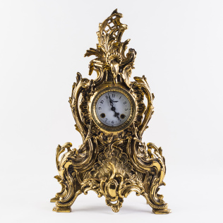 Каминные часы в стиле Людовика XV