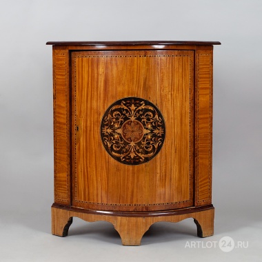 Угловой шкафчик с маркетри