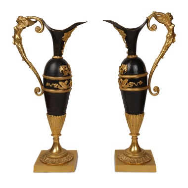 Большие парные вазы в виде кувшинов в стиле ампир