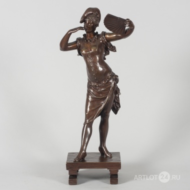 Скульптура «Коломбина с веером»