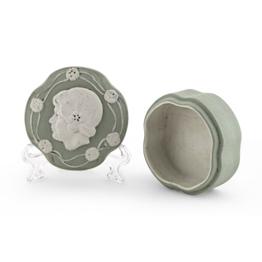 Шкатулка-пудреница «Шалунья» в стиле модерн