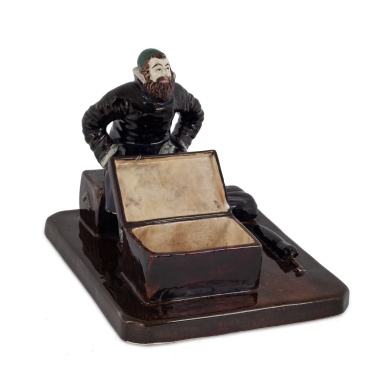 Статуэтка «Еврей с сундуком» Завод М.С.Кузнецова 
