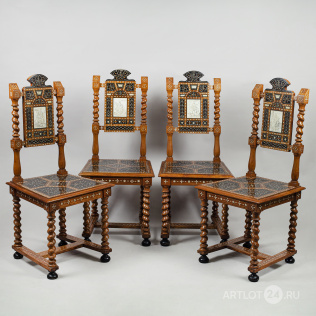 Четыре стула с чертозианской мозаикой