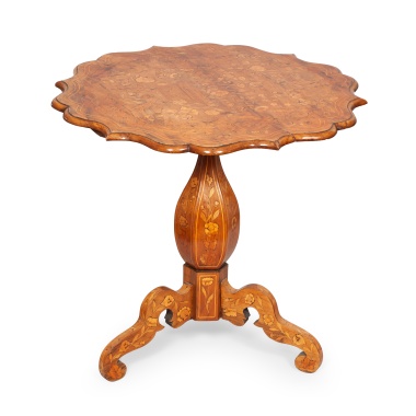 Стол-экран в технике маркетри