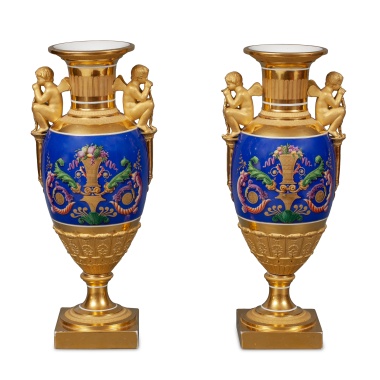 Редкие парные вазы Императорского фарфорового завода с ручками в виде музицирующих эльфов 