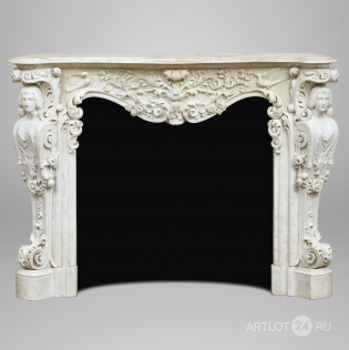 Каминный портал в стиле барокко с резными фигурами