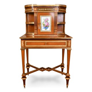 Французское бюро с расписным фарфоровым пластом