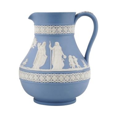 Кувшин Веджвуд с рельефами на сюжеты античной мифологии