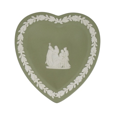 Блюдо в форме сердца Веджвуд с рельефами на сюжеты античной мифологии