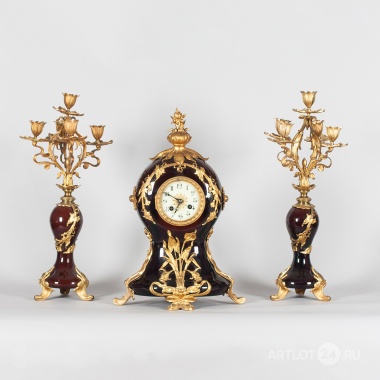 Каминные часы и два канделябра в стиле модерн