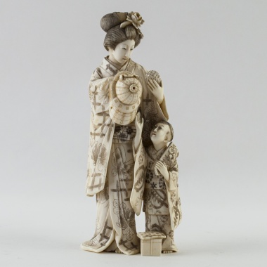 Окимоно " Женщина в японском кимоно с ребенком"