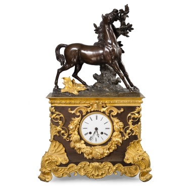 Каминные часы с фигурой лошади