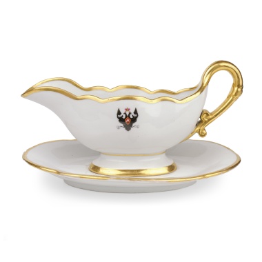 ﻿Соусник на поддоне из сервиза Великого князя Константина Николаевича. Императорский фарфоровый завод