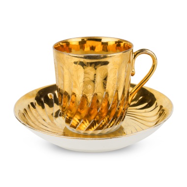 Чайная пара с рельефом «В золоте» фабрики М.С. Кузнецова 