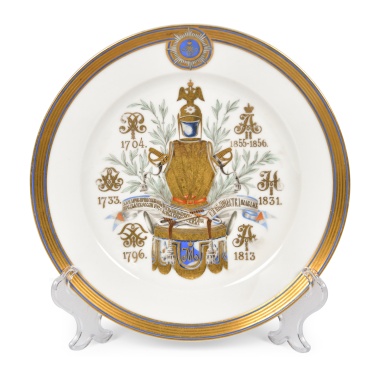 Тарелка из заказного офицерского сервиза Лейб-гвардии Кирасирского Ее Величества государыни императрицы Марии Александровны полка