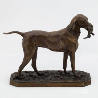 Скульптура «Собака с дичью в зубах»