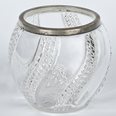 Хрустальная конфетница в серебряном обрамлении