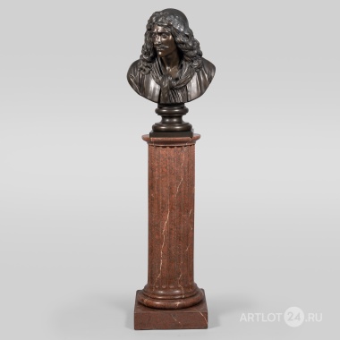 Бюст Мольера на мраморном постаменте