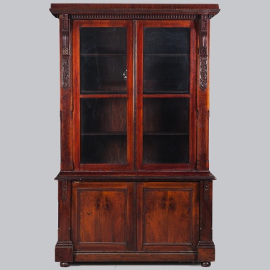 Книжный шкаф с резным фризом