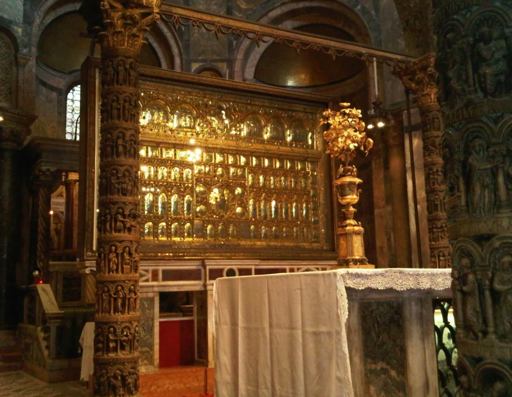 золотой алтарь .png