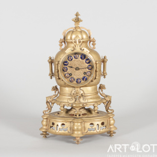 Настольные часы с эмалевым циферблатом