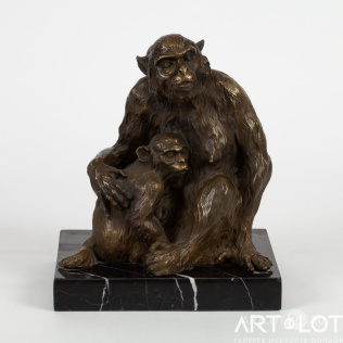 Скульптура «Две обезьяны»