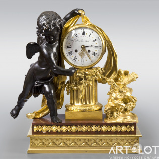 Каминные часы «Амур, поднимающий завесу Времени» по модели XVIII века скульптора Л.-Ж. Пилона